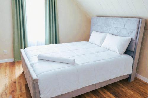 a large white bed in a room with at The Slate and Stone House in Buffalo