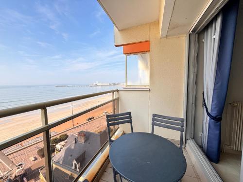 Appartement T2 face à la plage, 4 couchages, avec balcon – Les Sables-d'Olonne - FR-1-197-534