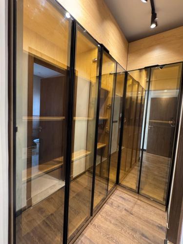 a walk in closet with glass doors in a room at Charming privado in Madinaty