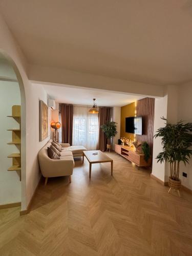 Elegant central apartment with patio