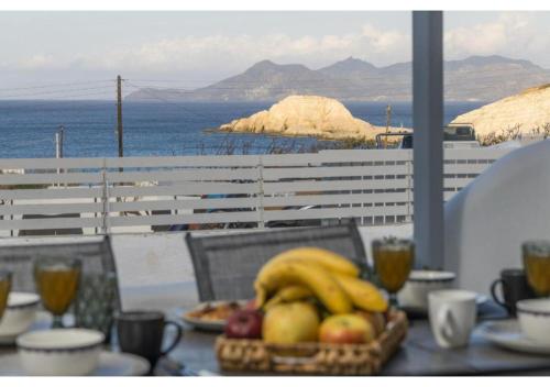 Stella's Mandrakia Seaside House