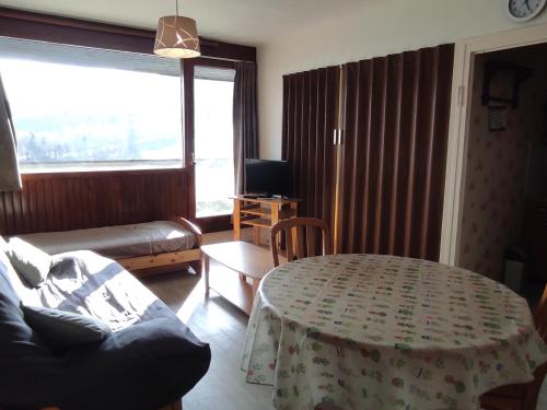 Appartement 5 pers au pied des pistes avec Wi-Fi à Super Besse - FR-1-814-93