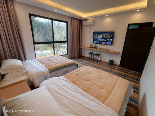 a hospital room with three beds and a window at Cloud 9 Resort Hotel in Yangchang