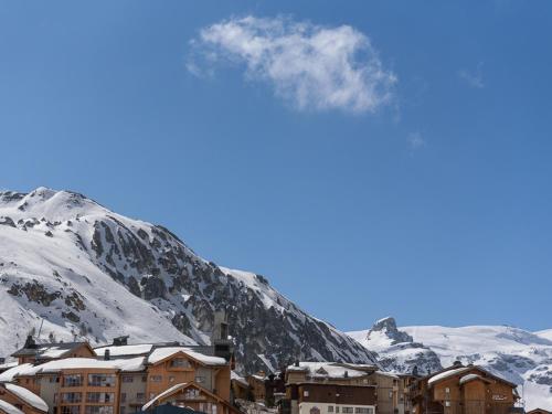 Studio rénové Proche des pistes et des commerces Balcon avec vue montagne