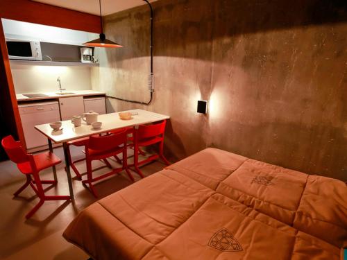 Studio confortable ski aux pieds, balcon sud, 5 pers.