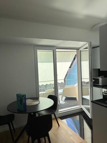 2 minutes walking from Lausanne Train station