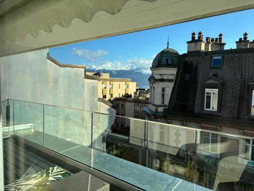 2 minutes walking from Lausanne Train station