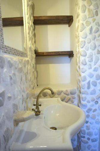 a bathroom with a sink and a mirror at Villa Araklis, Ithaca in Anoyí