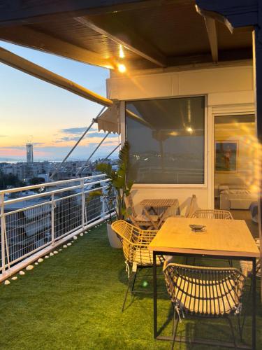 Glyfada Residence Top Floor With Sea & Tower View