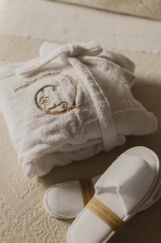 a towel and a measuring spoon on a table at Al Cortile Del Seminario in Cefalù