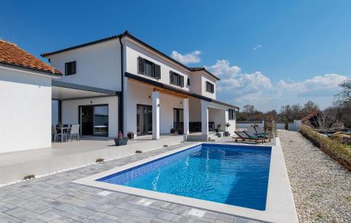 Pet Friendly Home In Pakovo Selo