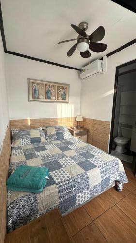a bedroom with a bed and a ceiling fan at Residencial Las Palmeras in Iquique