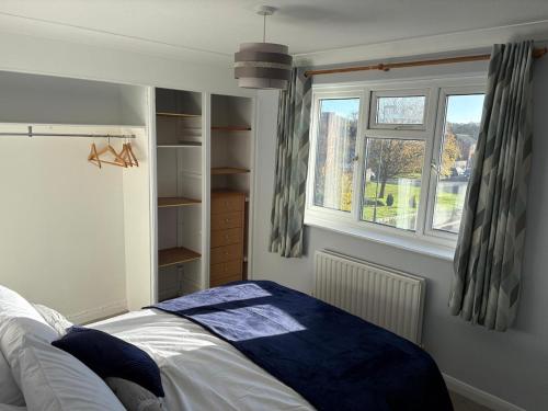 a bedroom with a bed and a window at New Forest Home in Hordle
