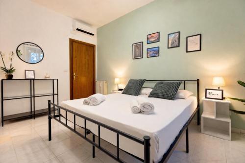 Metro at the door- Colosseo 6 min- 2BR AC WiFi