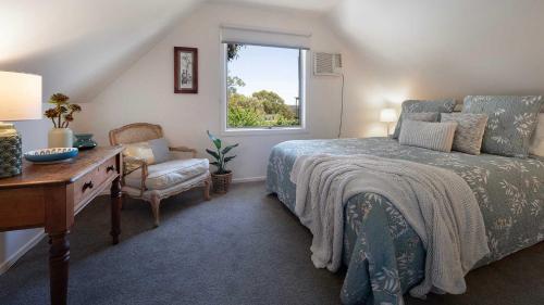 a bedroom with a bed and a desk and a window at Kingfisher Loft in Daylesford