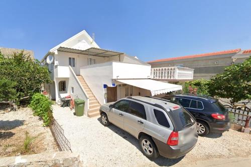 Apartments with parking space Vir - 25369