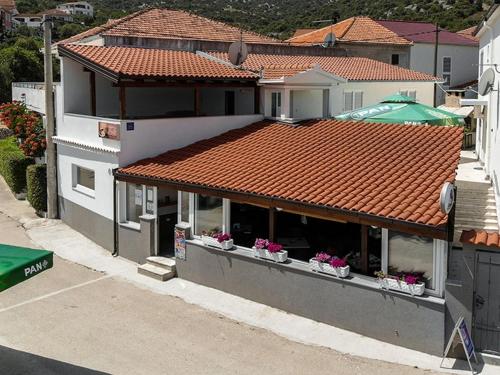 Apartments with parking space Vinisce - Trogir - 25373