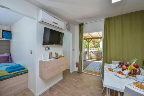 Apartments by the sea Biograd na Moru, Biograd - 25398