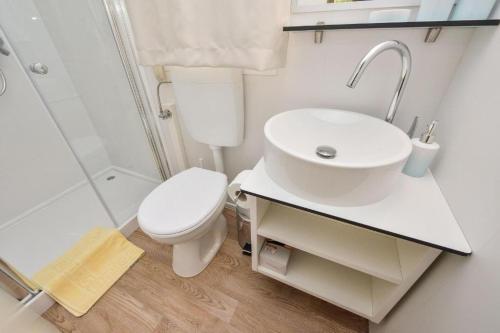 Apartments by the sea Biograd na Moru, Biograd - 25402