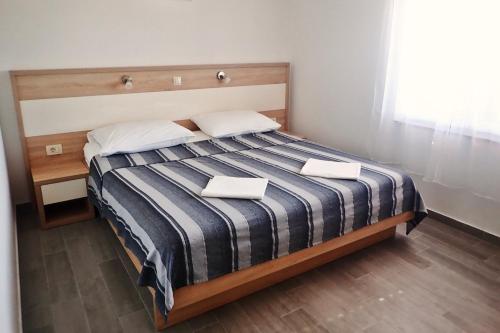 Apartments with parking space Seline, Paklenica - 25430