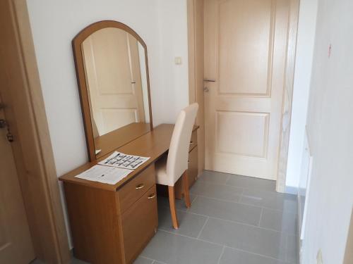 Apartments with parking space Seline, Paklenica - 25430