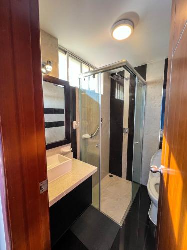 a bathroom with a glass shower and a toilet at Hotel El Altar in Riobamba