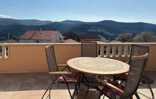 2 Bedroom Gorgeous Apartment In Donji Humac