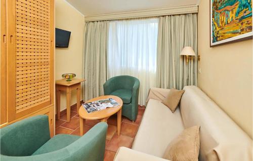 Beautiful Apartment In Porec With Swimming Pool