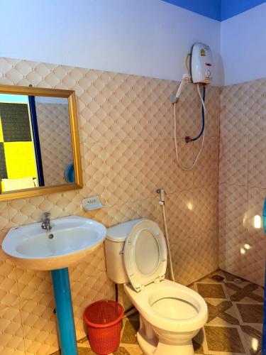 a bathroom with a sink and a toilet and a mirror at Vang Vieng Freedom View Hostel in Ban Khouaphan