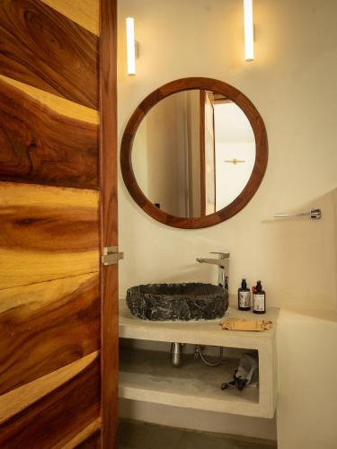 a bathroom with a sink and a mirror at Eloína Hotel Boutique in Chiapa de Corzo