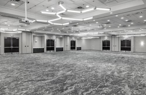 a large room with a large ballroom with a large floor at Hilton Garden Inn Sioux Falls South in Sioux Falls