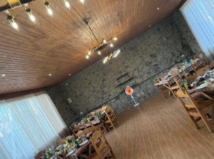 an overhead view of a room with tables and chairs at Msho Amroc in Aparan