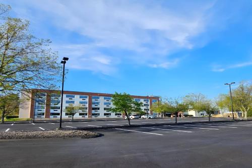 an empty parking lot in front of a building at Clarion Pointe South Portland in South Portland