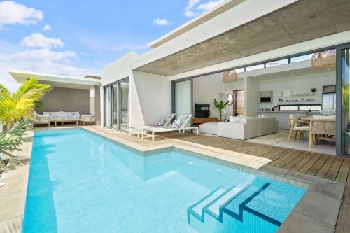 Villa Naya - Luxury 3-Bedroom Villa & Private Pool