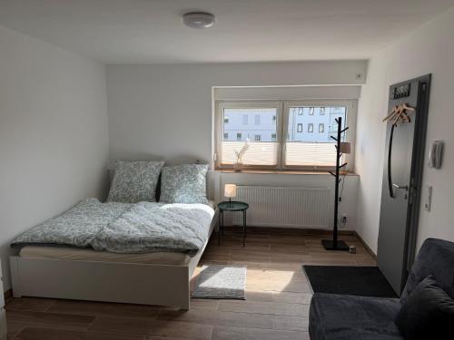 a bedroom with a bed and a window at Ferienwohnung -Alte Backstube- in Hadamar