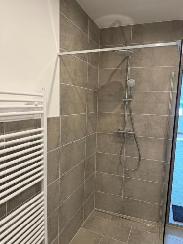 a bathroom with a shower with a glass door at Ferienwohnung -Alte Backstube- in Hadamar