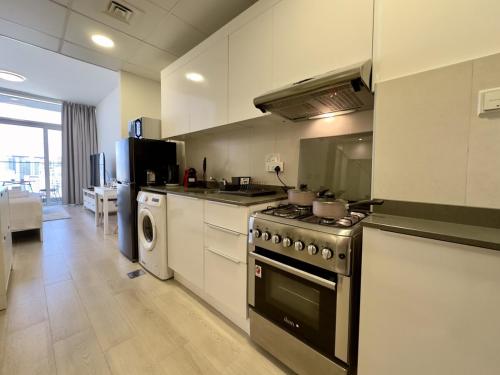 Bloom Heights Studio High Floor with Pool and Gym Access