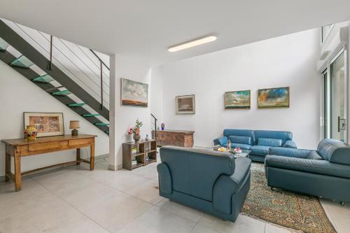 La Marenda - City Center Apartment with Terrace Garden - Happy Rentals