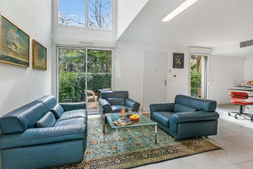La Marenda - City Center Apartment with Terrace Garden - Happy Rentals