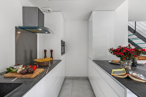 La Marenda - City Center Apartment with Terrace Garden - Happy Rentals