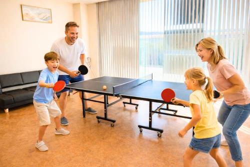 a group of people playing a game of ping pong at Magokoro House 202 in Nishiizu