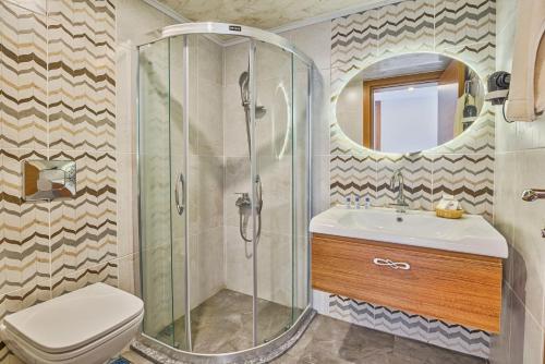 Vonios kambarys apgyvendinimo įstaigoje RA Resort Otel