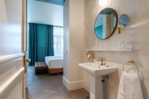 a bathroom with a sink and a mirror at Vincci The Mint in Madrid