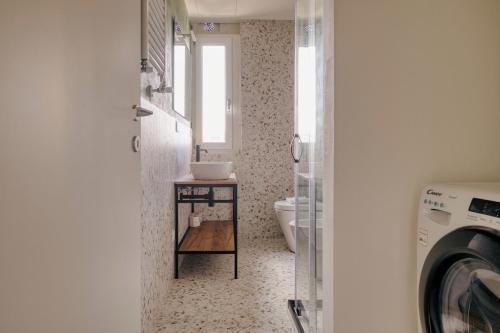 Just Urban Stays - Modern and Strategic 1-BR Flat A - Central Station