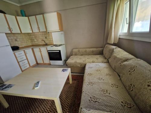 PEREA Luxury aprt with balcony and Free Save Parking with Remote Control