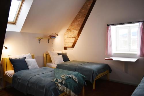 a bedroom with two beds and a window at Noclegi i chleb in Kłopotnica