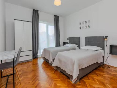 Zadar Seaside Getaway for 5