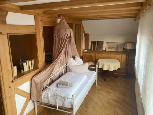 เตียงในห้องที่ Ferienwohnung Flohblick
