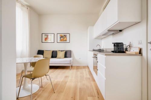 Just Urban Stays - Modern and Strategic 1-BR Flat B - Central Station