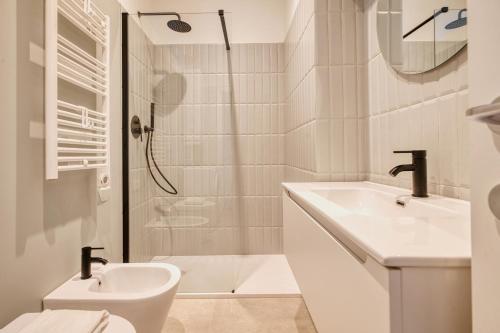 Just Urban Stays - Modern and Strategic 1-BR Flat B - Central Station